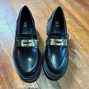 ZARA Lug Sole Faux Leather Black Loafers / Size 37